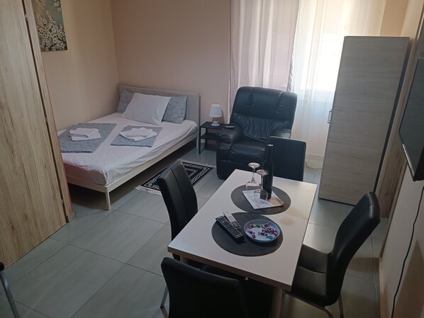 1 makuuhuone, silitysrauta/-lauta, Wi-Fi, vuodevaatteet