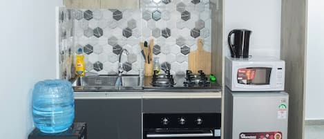 Micro-ondes, four, plaque de cuisson