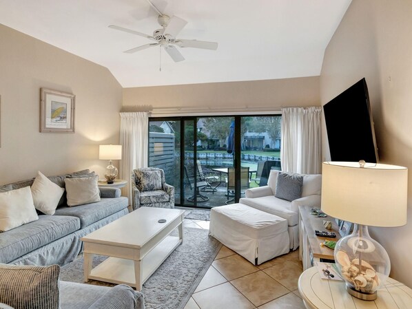 TV - Spacious 2 Bed 2 Bath Loft – Beachwalk at Sandestin Golf and Beach Resort (Miramar Beach)