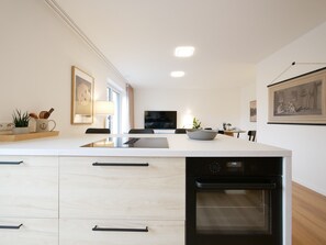 オーブン、コンロ、食器洗い機