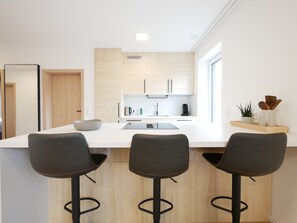 Oven, stovetop, dishwasher