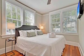 4 habitaciones, tabla de planchar con plancha, cuna de viaje y wifi 