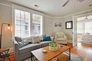 TV, offices - Blue Magnolia | Perfect for Large Groups (Charleston)