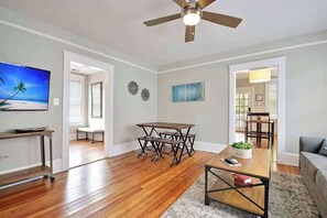 TV, offices - Blue Magnolia B | Embrace Comfort & Convenience (Charleston)