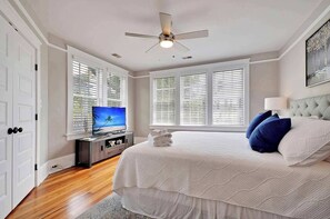 3 bedrooms, iron/ironing board, travel cot, WiFi - Blue Magnolia B | Embrace Comfort & Convenience (Charleston)