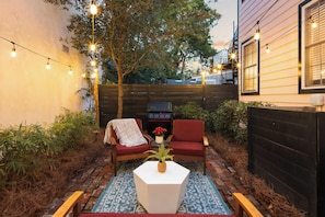 Terrace/patio - Renovated House w. Bikes, Outdoor Patio + Grill (Charleston)