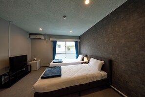 خزنة داخل الغرفة ومكتب وستائر تعتيم وواي فاي مجانًا