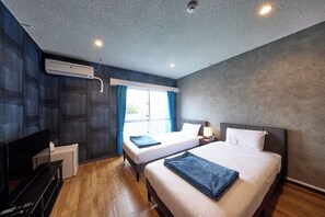 Quarto duplo, para não fumantes | Cofres nos quartos, escrivaninha, cortinas blackout, Wi-Fi de cortesia