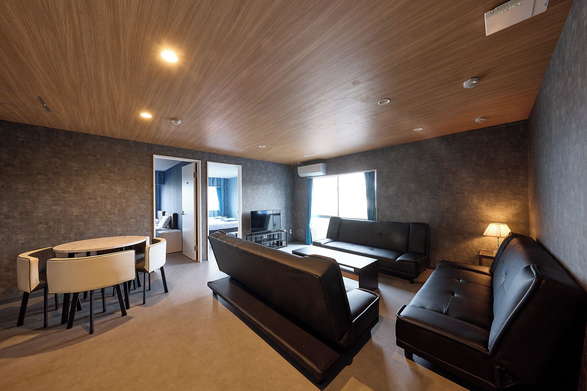 Quarto família | Cofres nos quartos, escrivaninha, cortinas blackout, Wi-Fi de cortesia