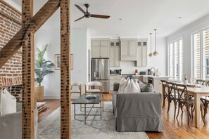 TV, offices - 4bd House Downtown w. Rooftop Terrace + Parking (Charleston)