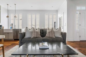 テレビ、書斎 / ワークスペース