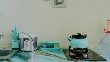 Villa, vista al jardín | Cocina privada | Utensilios de cocina