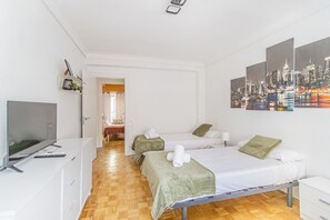 4 chambres, fer et planche à repasser, Wi-Fi, literie fournie