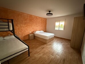 3 bedrooms, WiFi, bed sheets