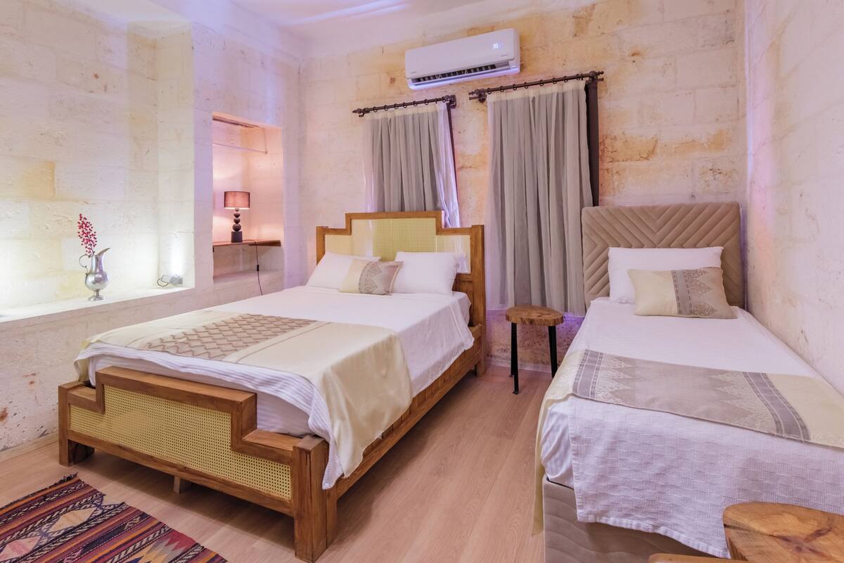 Standard Oda, Bahce Manzarali - 109 | 고급 침구, 미니바, 책상, 무료 WiFi