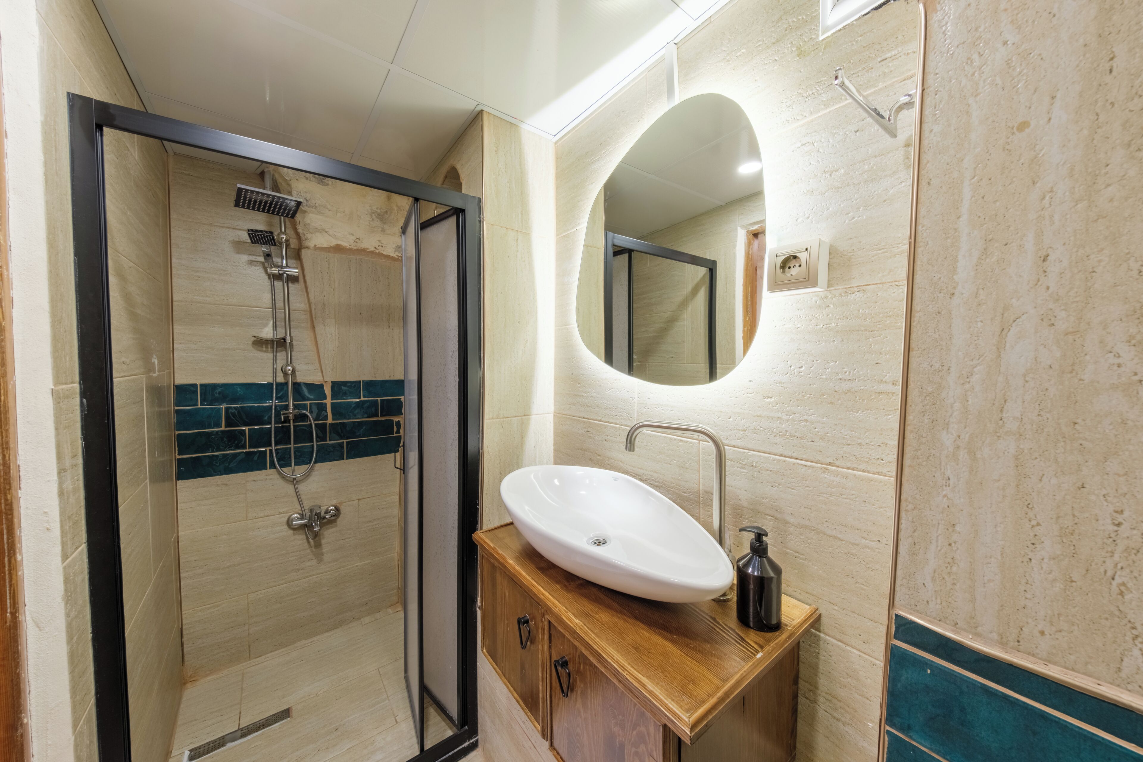 Standard Oda, Bahce Manzarali - 104 | Badezimmer | Dusche, Haartrockner, Hausschuhe, Bidet