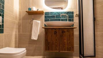 Deluxe Room | Bathroom