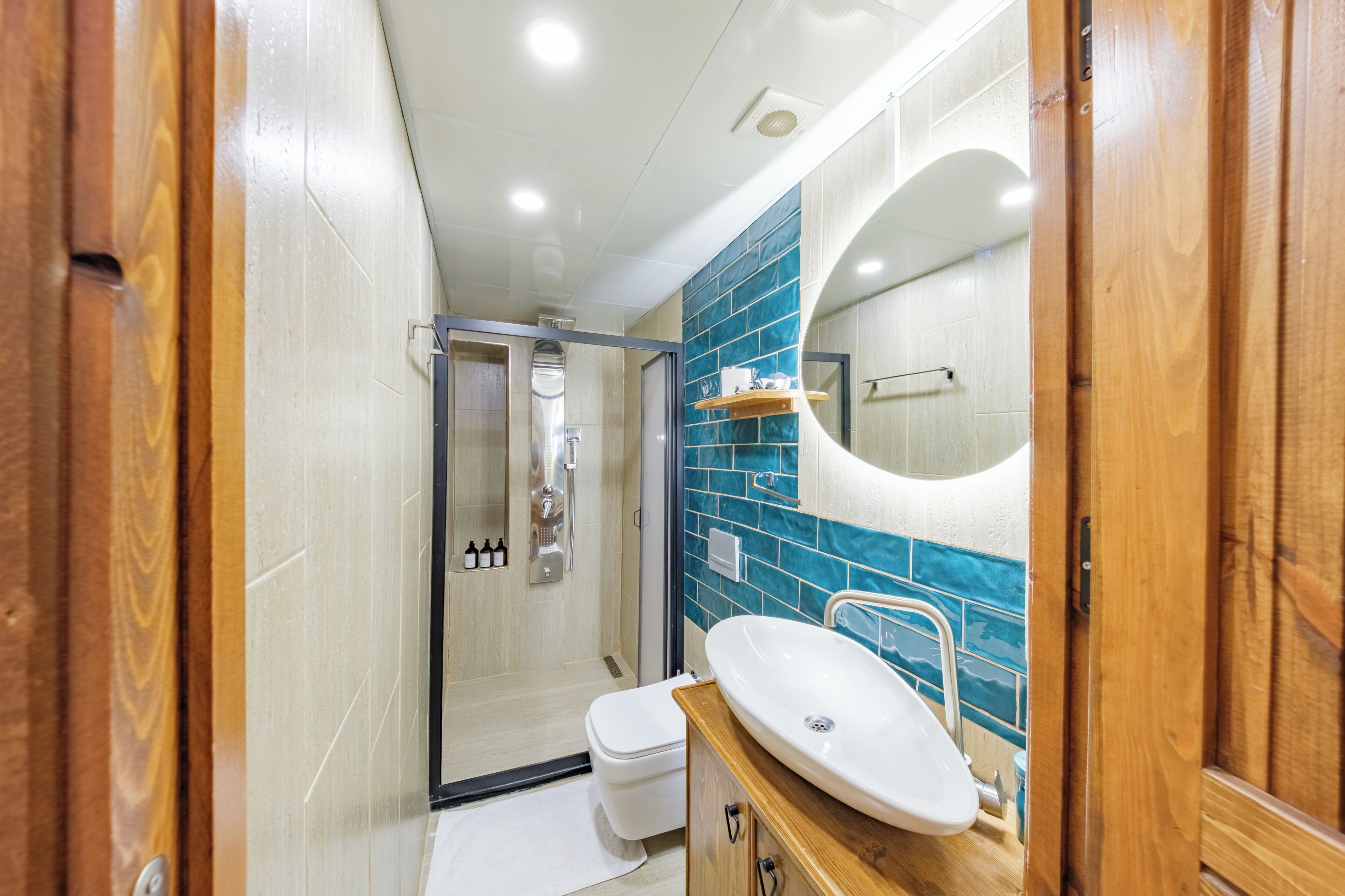 Standard Oda, Bahce Manzarali - 106 | Bathroom | Shower, hair dryer, slippers, bidet