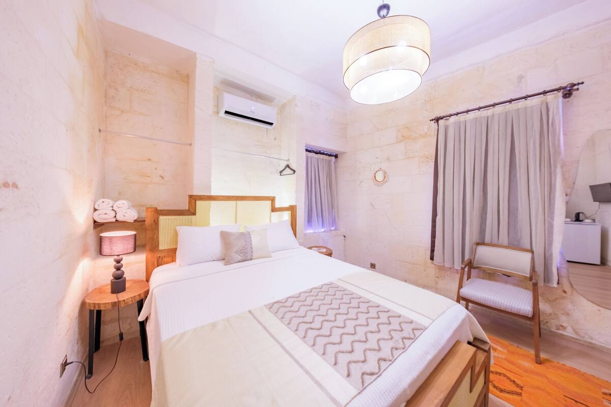 Standard Oda, Bahce Manzarali - 110 | 고급 침구, 미니바, 책상, 무료 WiFi
