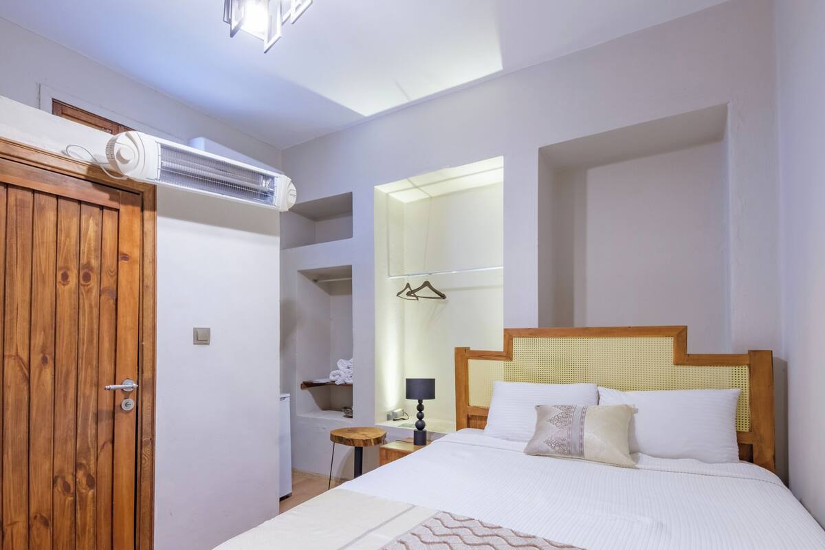 Standard Oda, Bahce Manzarali - 107 | 고급 침구, 미니바, 책상, 무료 WiFi
