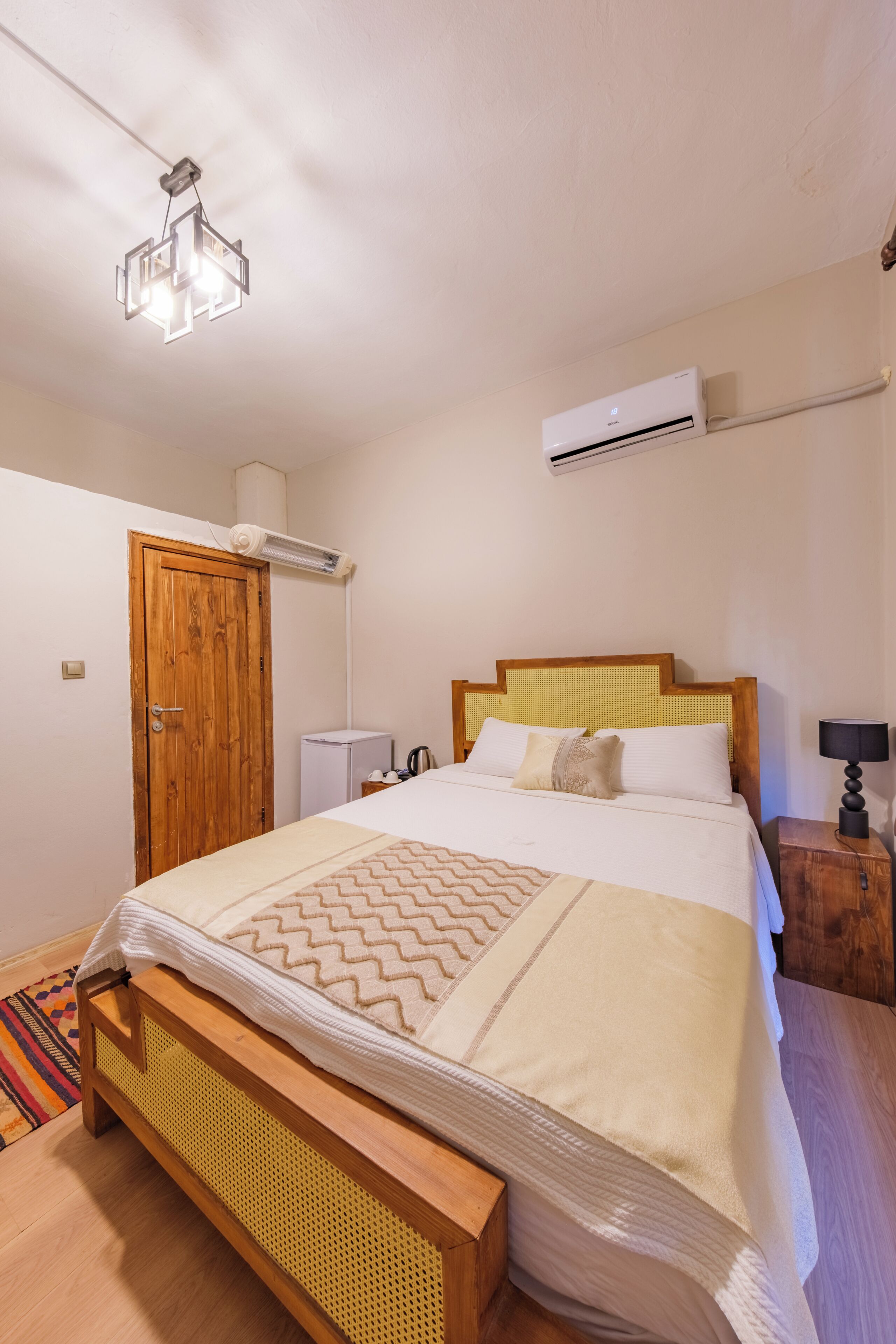Premium bedding, minibar, desk, free WiFi