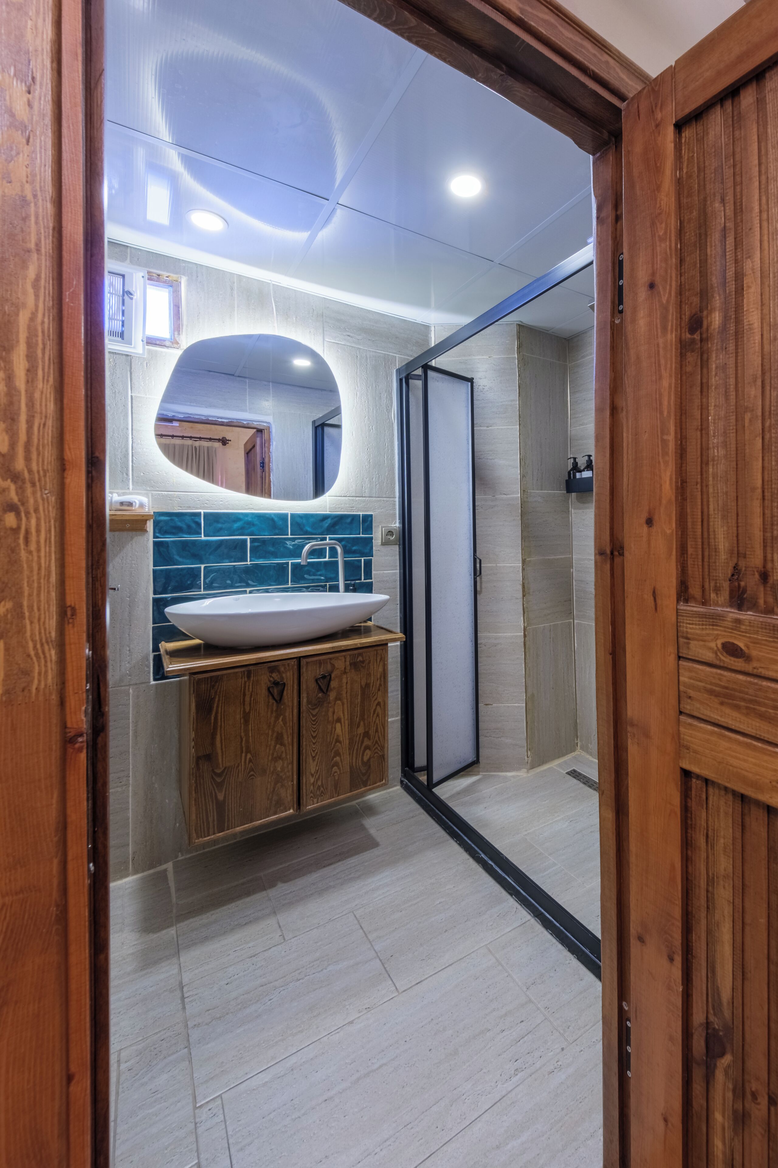 Standard Oda, Bahce Manzarali - 109 | Badezimmer | Dusche, Haartrockner, Hausschuhe, Bidet