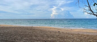 Charming 3-Bedroom House with AC and Fitness Room in Fabulous Bocas del Toro