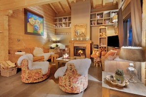TV, fireplace - New for 2026! | 4-minute walk to the ski lift | 10-minute walk to the wellness center/spa | Jacuzzi (Les Collons 1800m)
