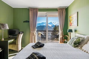 7 bedrooms, iron/ironing board, Internet, bed sheets