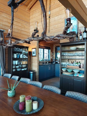 Dining - New for 2026! | 4-minute walk to the ski lift | 10-minute walk to the wellness center/spa | Jacuzzi (Les Collons 1800m)