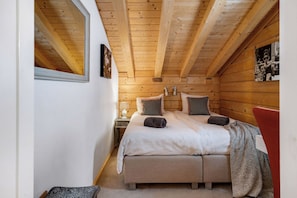 7 bedrooms, iron/ironing board, free WiFi, bed sheets - New for 2026! | 4-minute walk to the ski lift | 10-minute walk to the wellness center/spa | Jacuzzi (Les Collons 1800m)