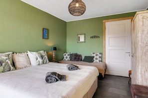 7 bedrooms, iron/ironing board, free WiFi, bed sheets - New for 2026! | 4-minute walk to the ski lift | 10-minute walk to the wellness center/spa | Jacuzzi (Les Collons 1800m)