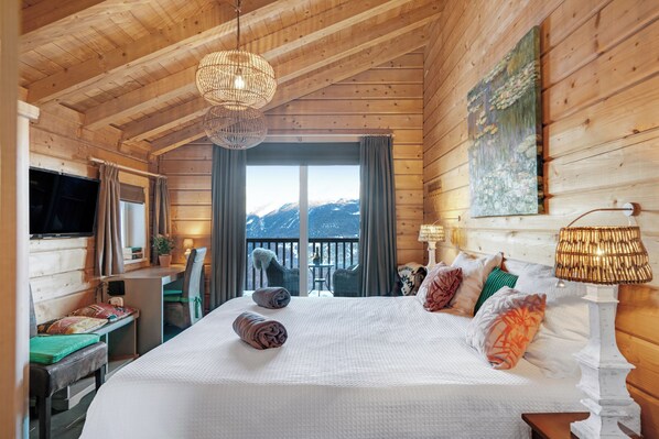 7 dormitoris, planxa i posts de planxar, Internet i roba de llit 