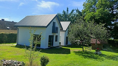 New, Comfortable Holiday Home by the sea