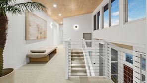 المنشأة من الداخل