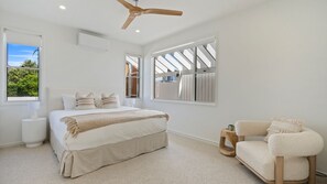 4 عدّة غرف نوم وواي فاي وملاءات أسرّة