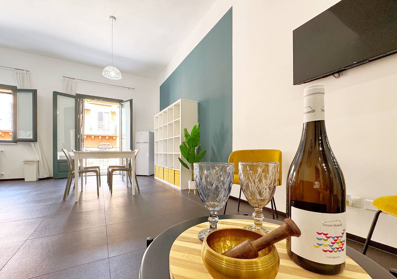 تلفزيون بشاشة مسطحة