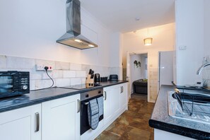 Microwave, oven, dishwasher, paper towels