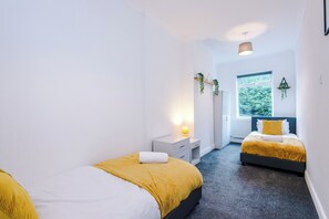 4 chambres, fer et planche à repasser, lit parapluie, Wi-Fi gratuit