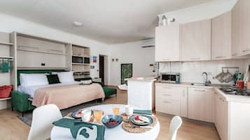 Apartment | Iron/ironing board, free WiFi