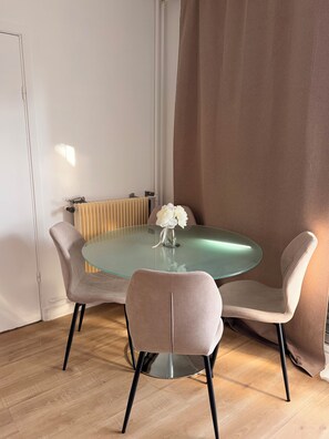 Dining - Apartment 10 minutes from the Eiffel Tower (Paris)