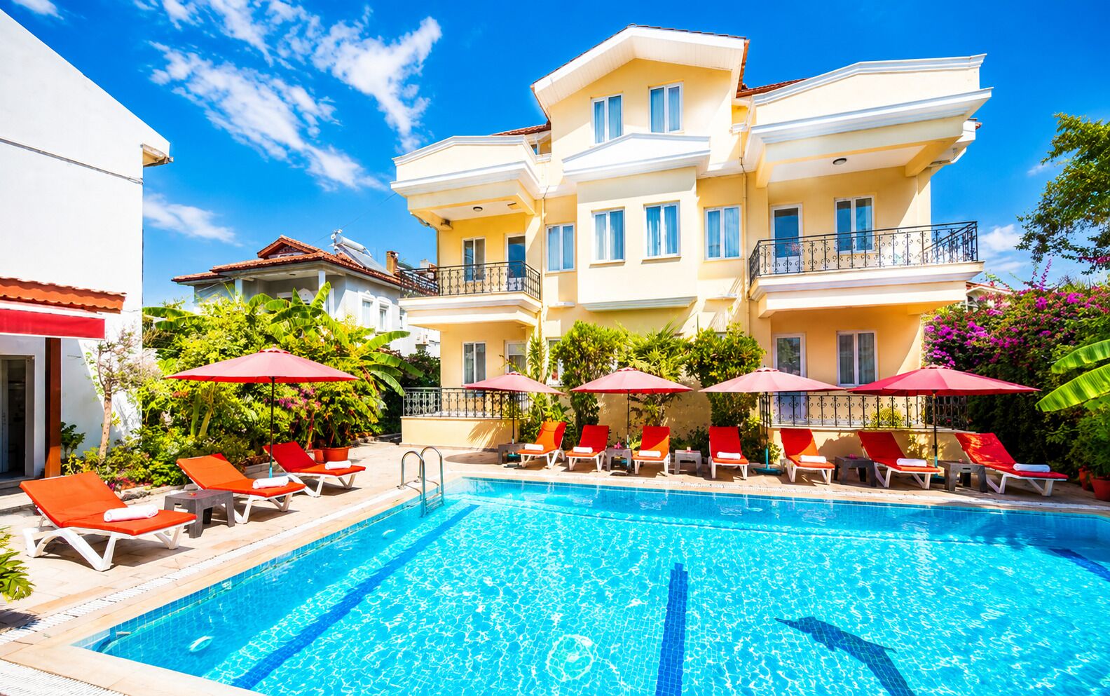 Apartment, Balkon, Blick auf den Innenhof | Pool