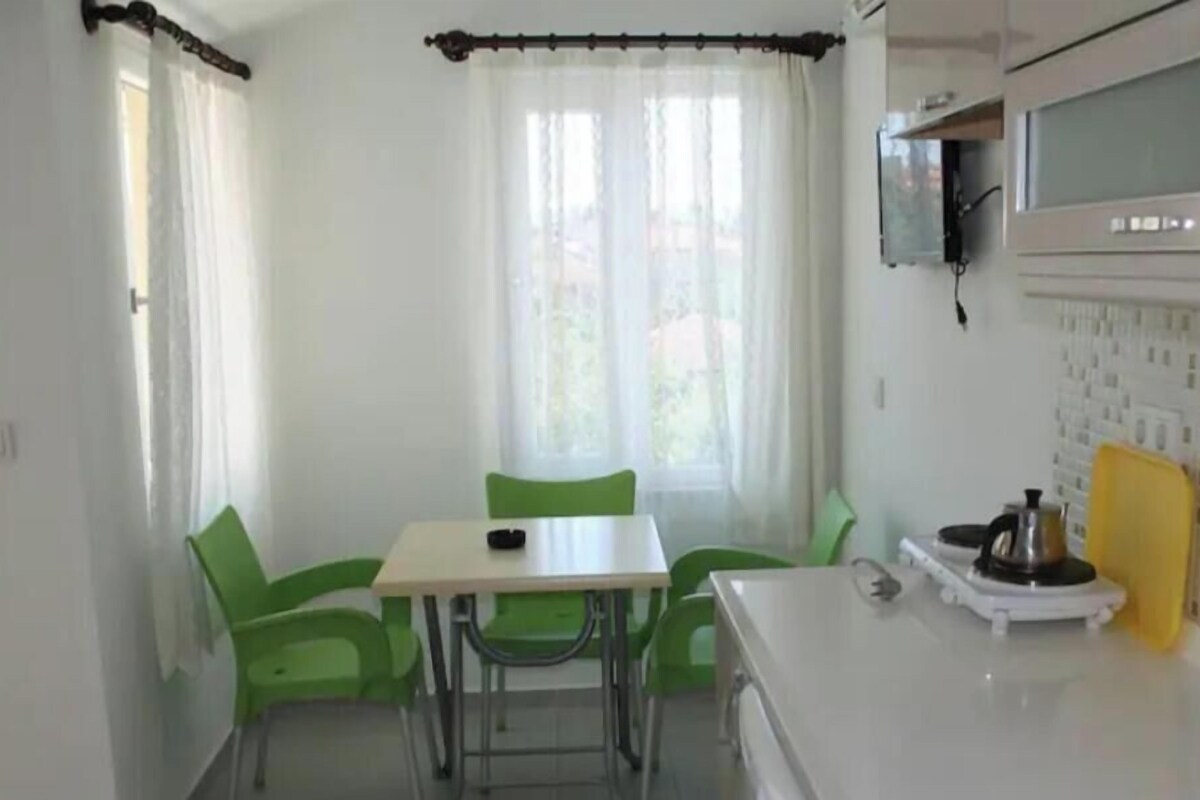 Apartment, Balcony, Courtyard View | Private kitchen