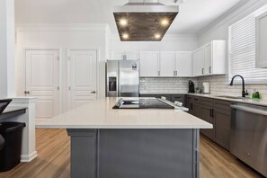 Fridge, microwave, oven, stovetop - Corporate Luxe Suite, near Legacy West + The Star (Frisco)