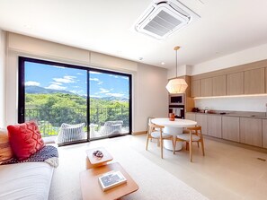 TV - Condo Pool View + Beach Clulb in Playas del Coco | Naumi N531 (Sardinal)