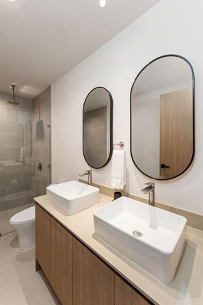 Douche, sèche-cheveux