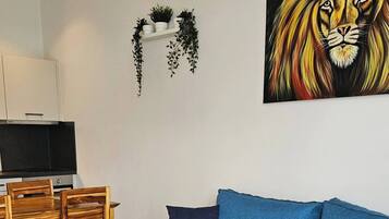 Apartment, 2 Bedrooms | Living room