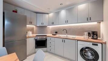 Mikroaaltouuni, uuni, liesi