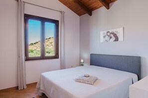 2 bedrooms, iron/ironing board, bed sheets