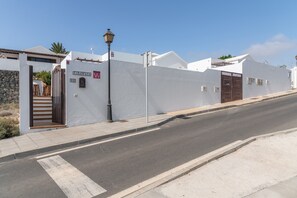 Exterior - Vacation Home 'Timanfaya' with Sea View, Private Pool and Wi-Fi (Tías)